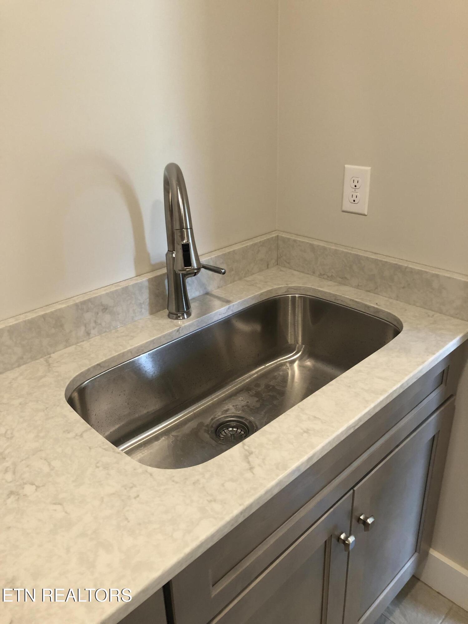 85 Royal Troon Circle Oak Ridge, TN 37830 - Photo 35 of 60 Large 30 inch Laundry Sink