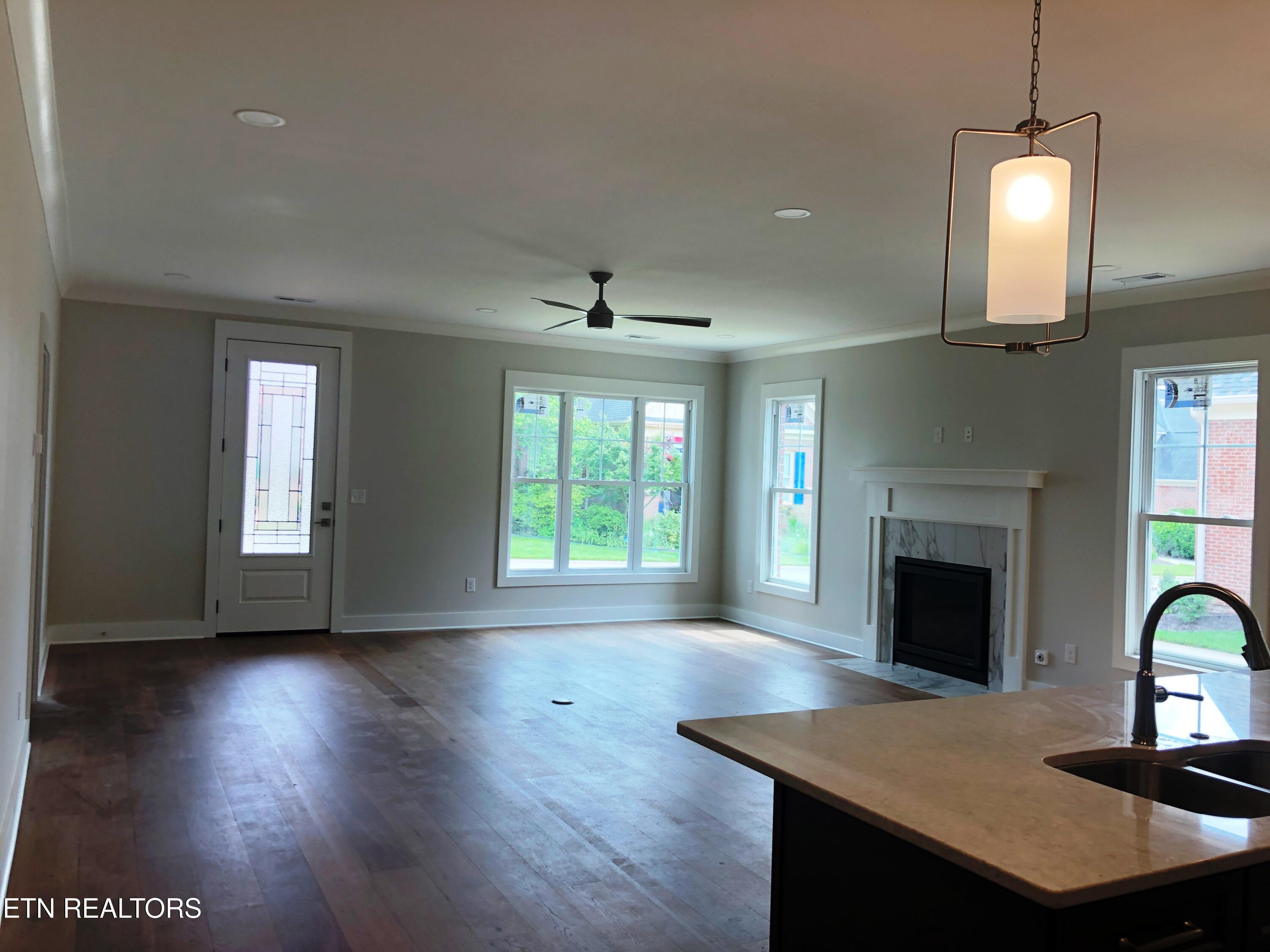 85 Royal Troon Circle Oak Ridge, TN 37830 - Photo 10 of 60 Great Room IMG_5193