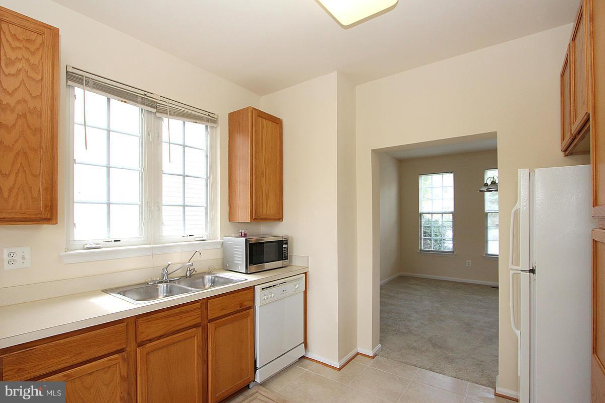 18113 Coachmans Road Germantown, MD 20874 - Photo 3 of 6 Kitchen