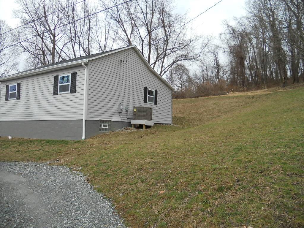 52 Wheatley Road Charleroi, PA 15022 - Photo 6 of 25 Gallery Image 6