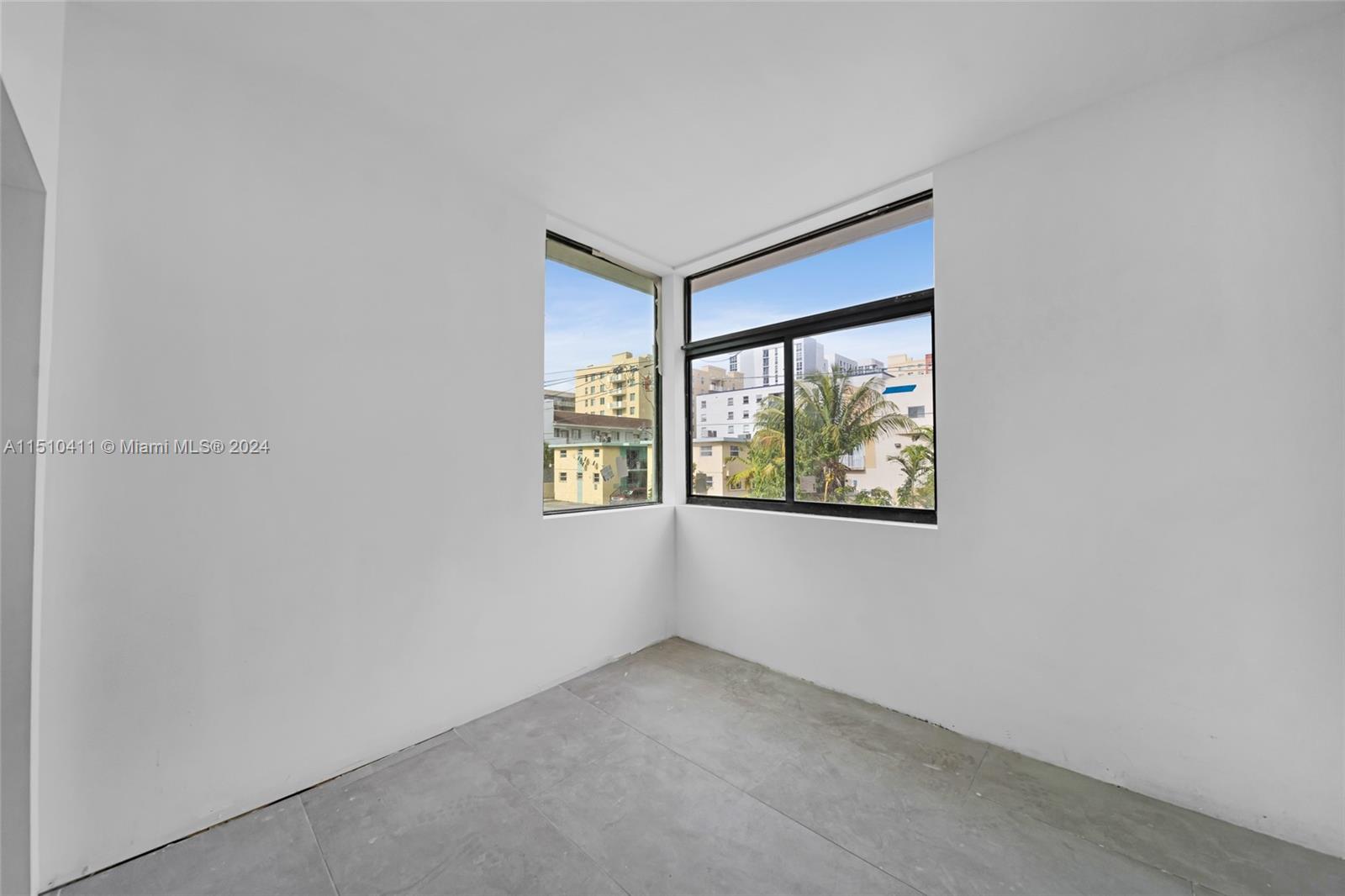 526 Southwest 2nd Street Miami, FL 33130 - Photo 5 of 22 an empty room with windows