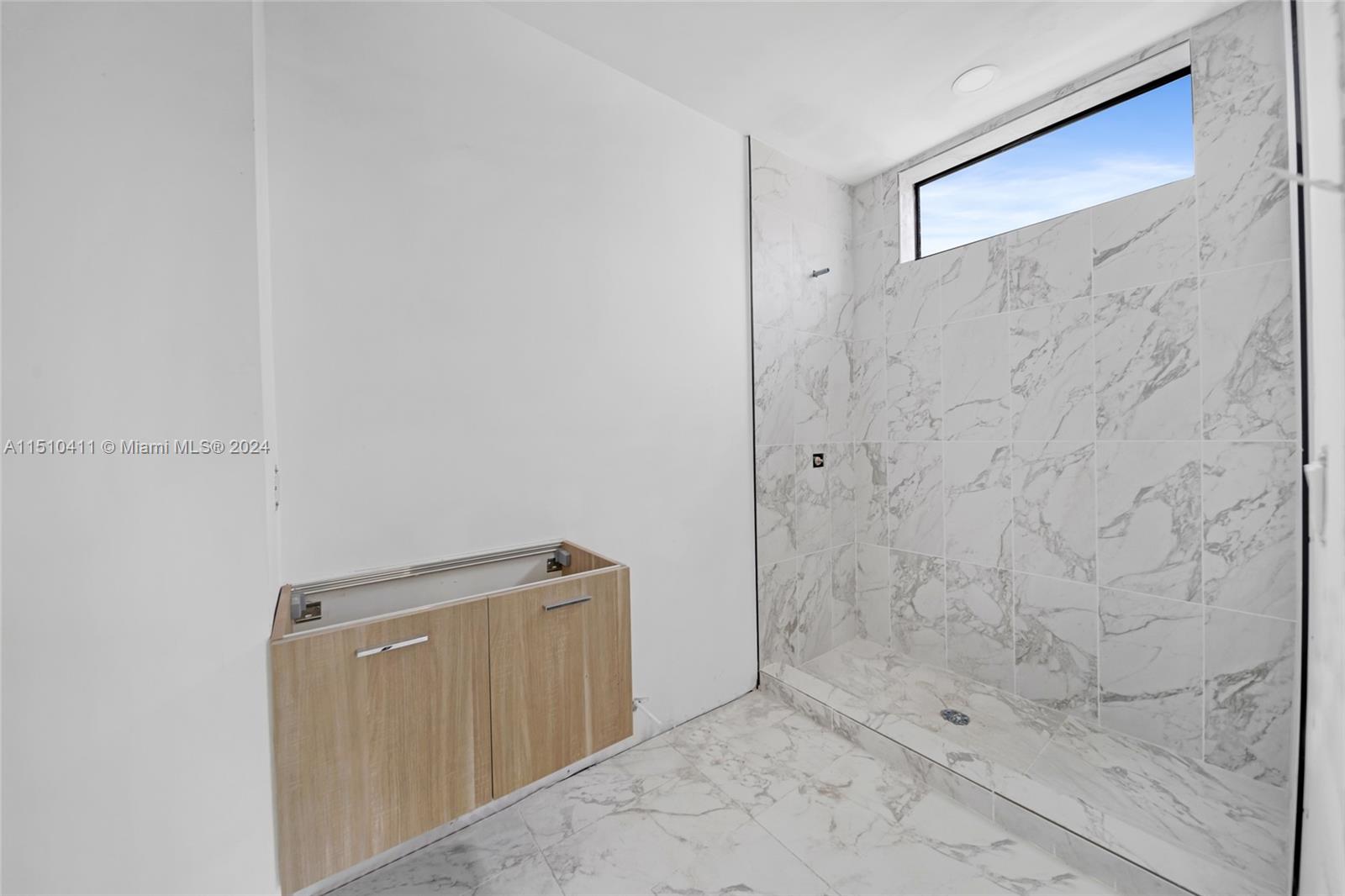 526 Southwest 2nd Street Miami, FL 33130 - Photo 7 of 22 a bathroom with a shower