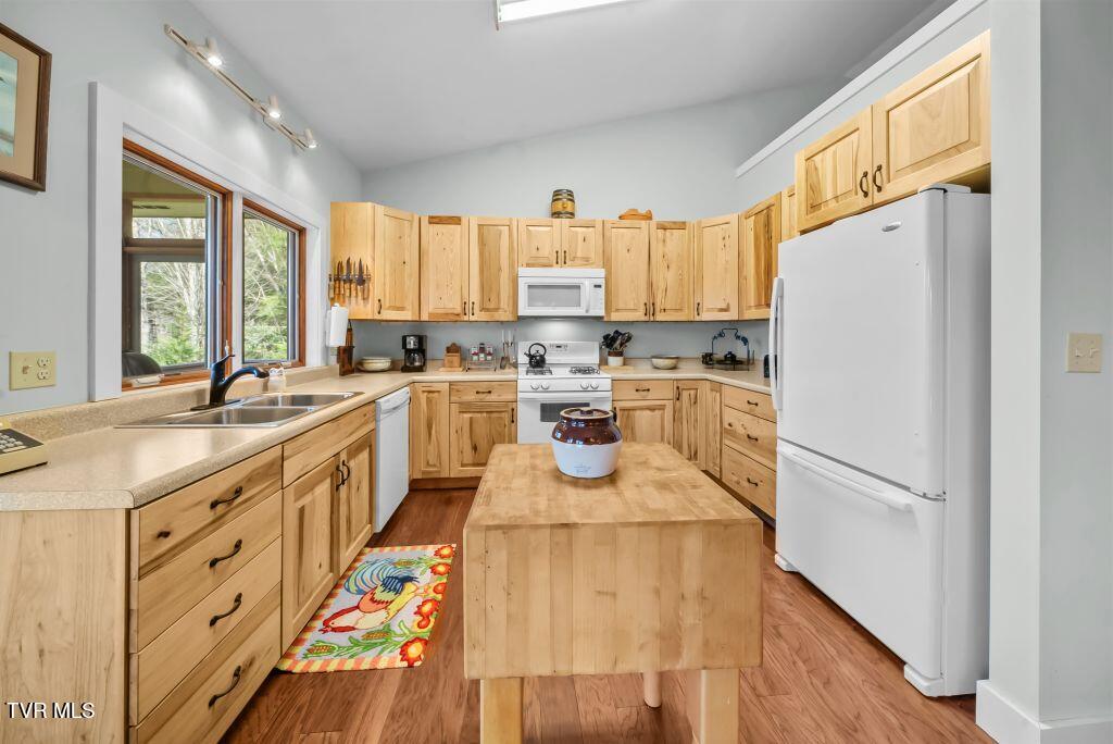 342 Ripshin Lake Road Roan Mountain, TN 37687 - Photo 16 of 50 16