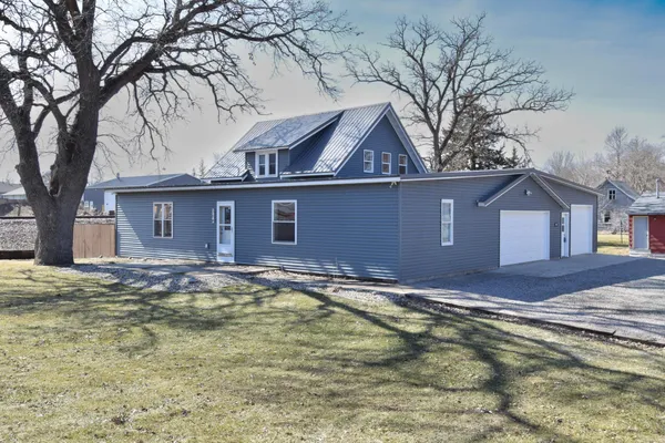 $300,000 | 304 5th Avenue North, Brownton, MN 55312