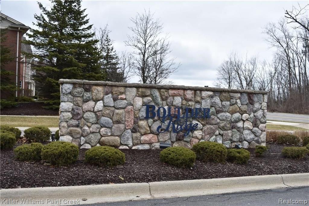 1885 Flagstone Circle Rochester, MI 48307 - Photo 2 of 32