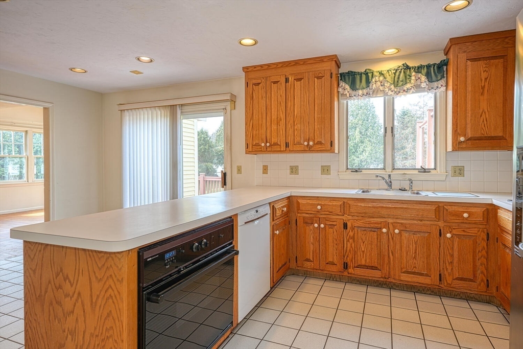 114 Madison Road Northborough, MA 01532 - Photo 7 of 33 Gallery Image 7