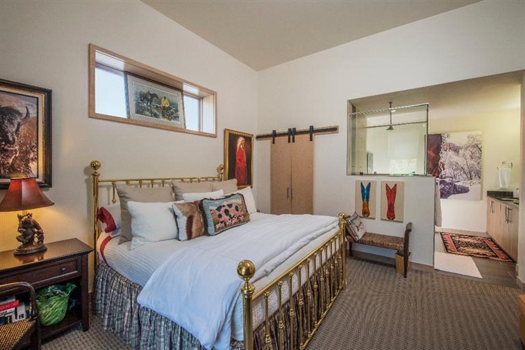 1020 Capitol Street, Unit R2 Eagle, CO 81631 - Photo 8 of 22 a bedroom with a bed a mirror and lamp