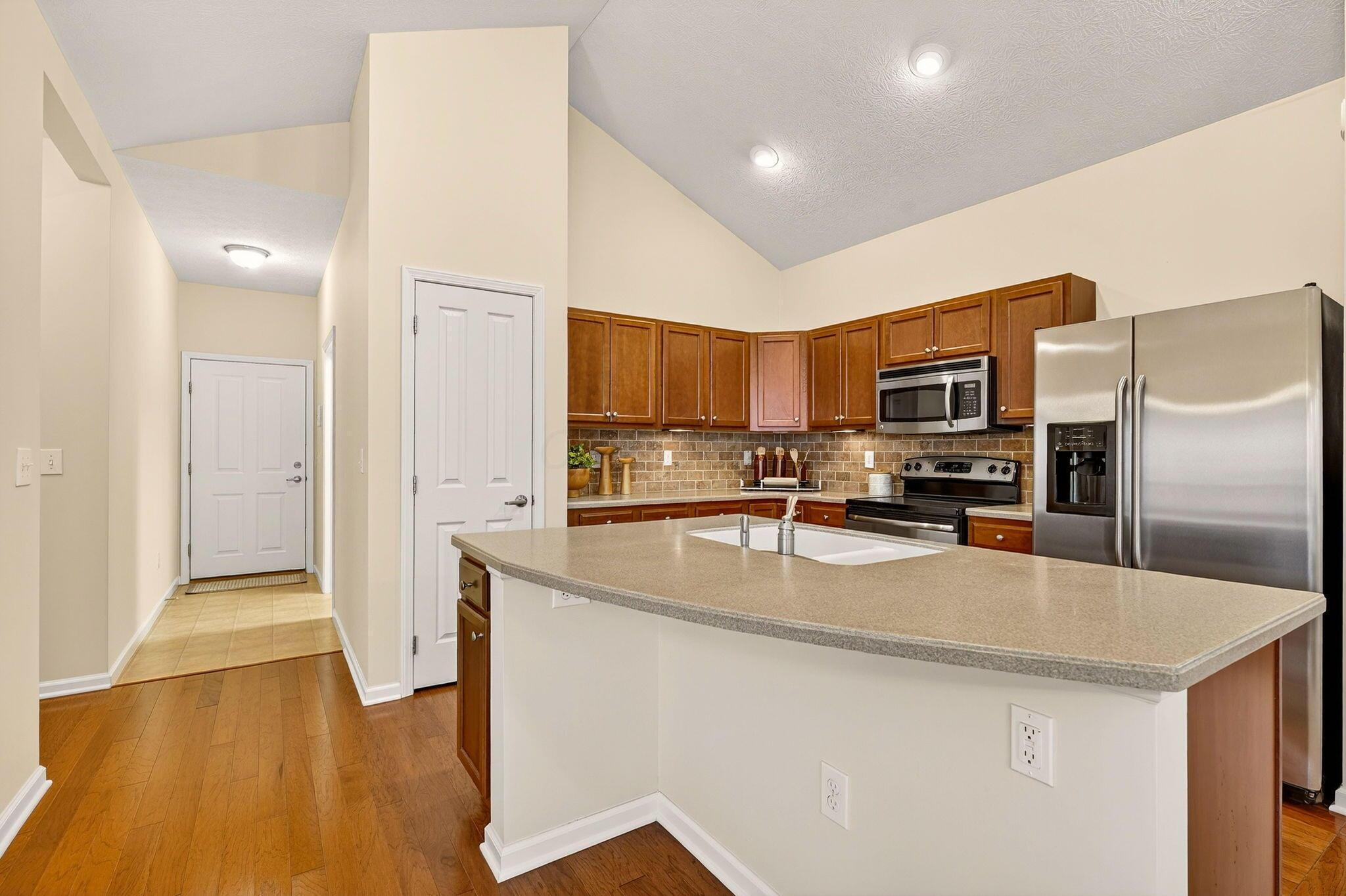 6931 Rothwell Street New Albany, OH 43054 - Photo 14 of 58 Corian counter tops