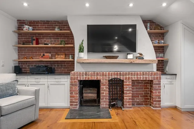 $2,100,000 | 40-42 Mt Vernon Street, Unit 5A, Boston, MA 02108