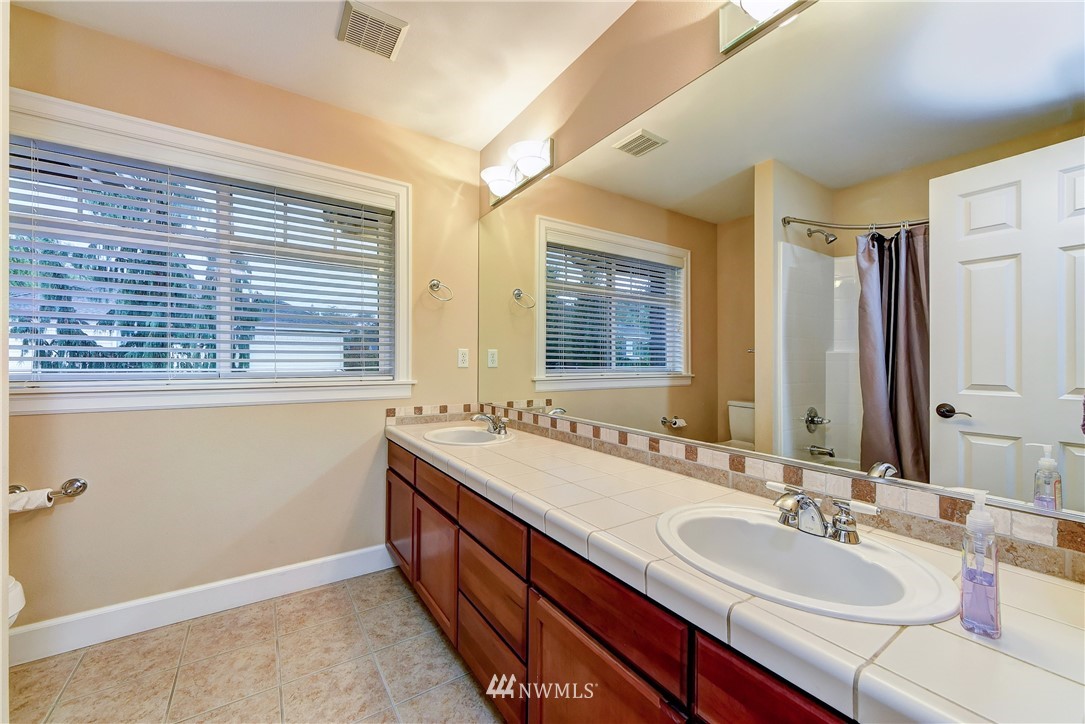 16628 Southeast 161st Street Renton, WA 98058 - Photo 17 of 25 Gallery Image 17