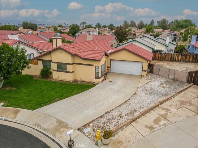 a view of multiple houses with a yard