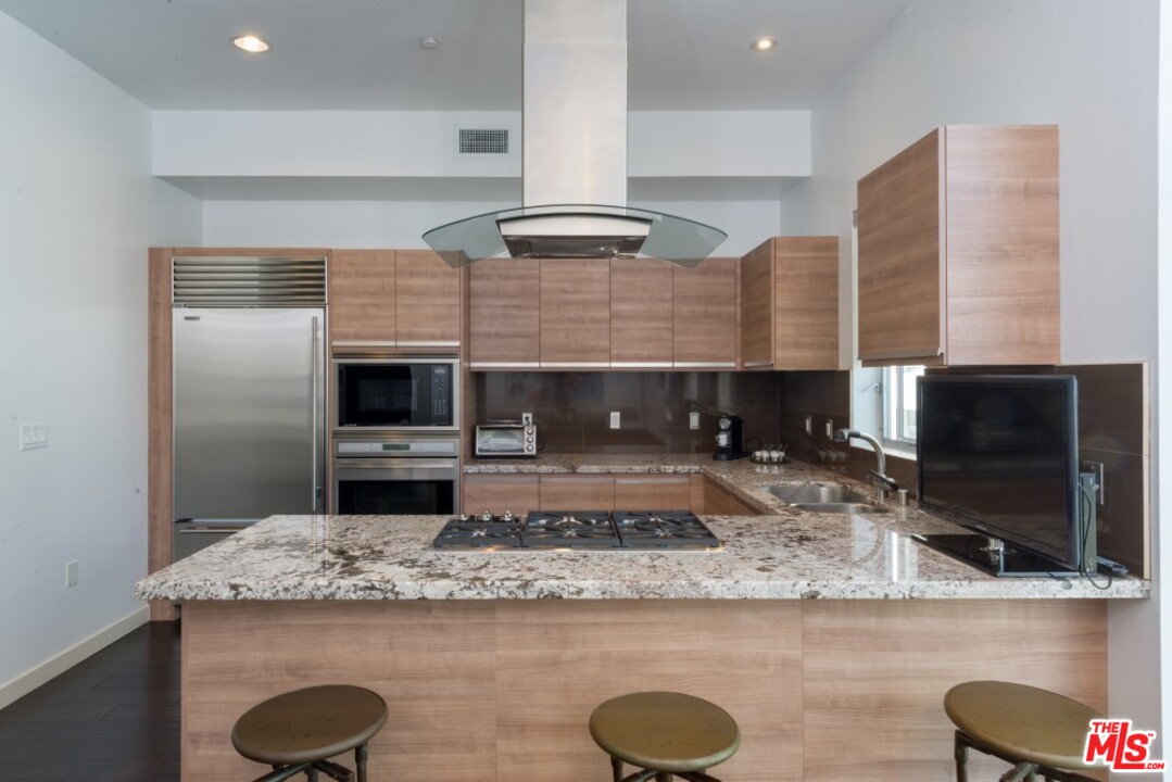 3119 Vía Dolce, Unit 304 Marina del Rey, CA 90292 - Photo 15 of 37