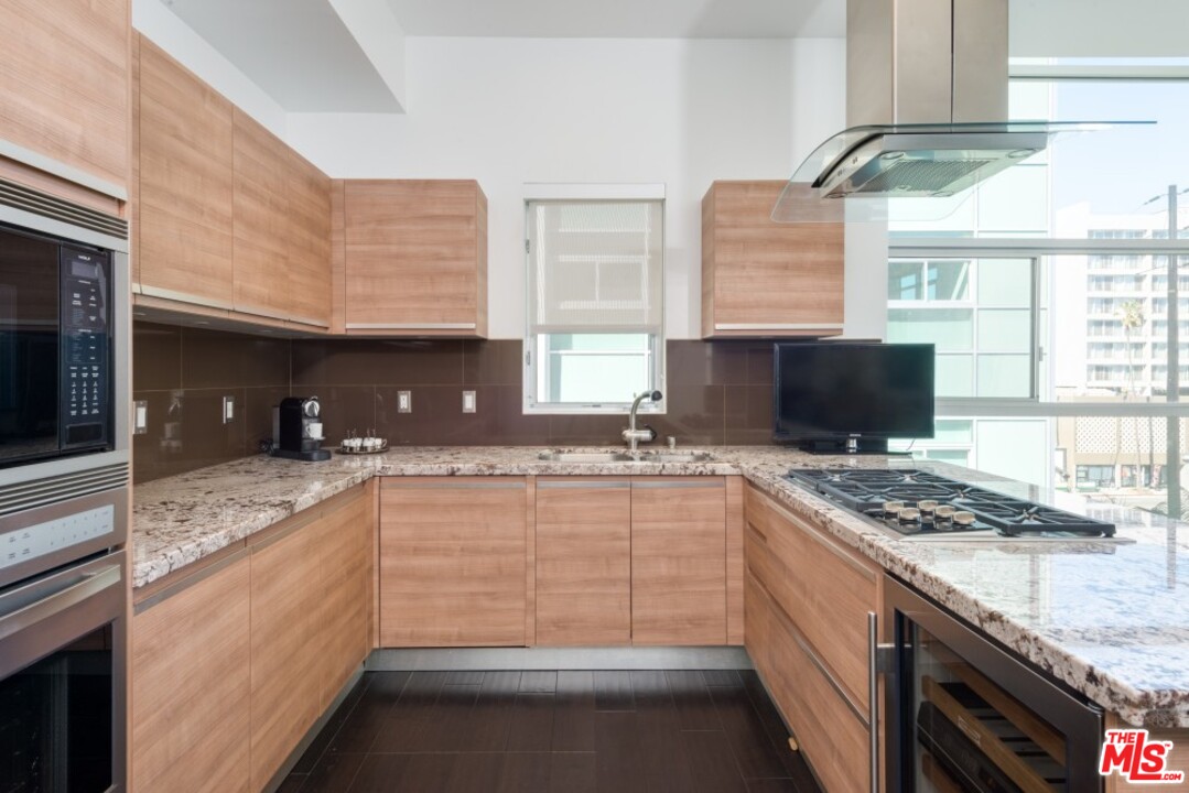 3119 Vía Dolce, Unit 304 Marina del Rey, CA 90292 - Photo 16 of 37