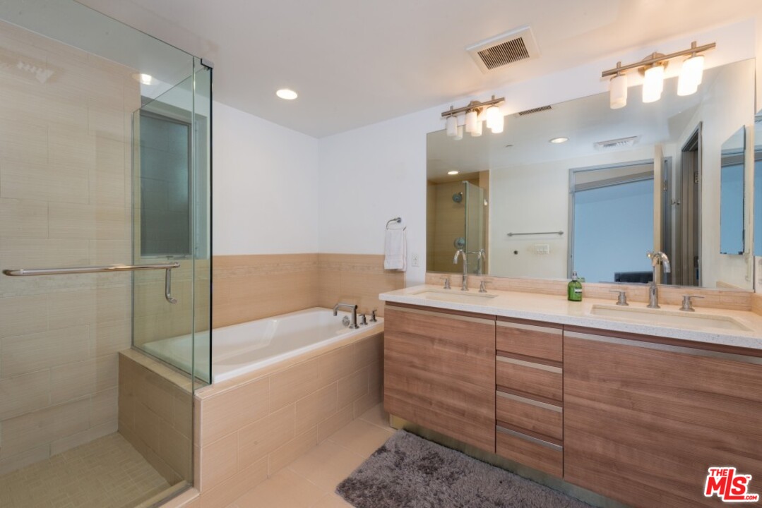 3119 Vía Dolce, Unit 304 Marina del Rey, CA 90292 - Photo 23 of 37