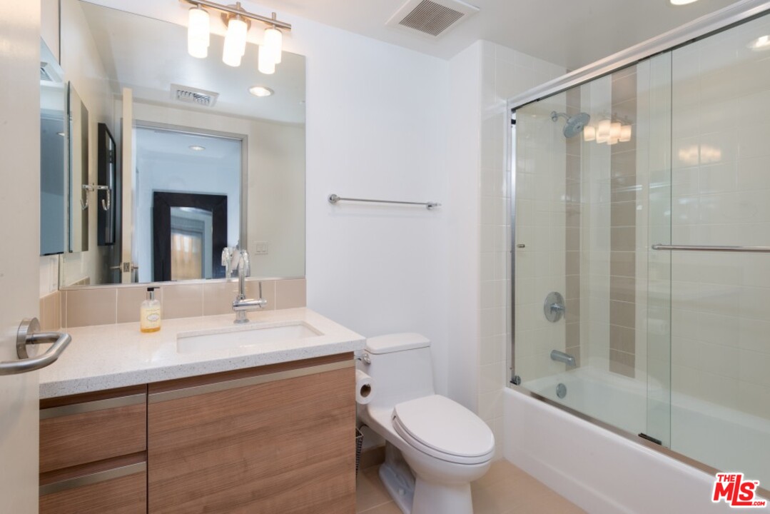 3119 Vía Dolce, Unit 304 Marina del Rey, CA 90292 - Photo 27 of 37
