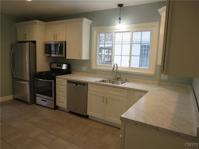 $1,800 | 1725 James Street, Unit 1, Syracuse, NY 13206