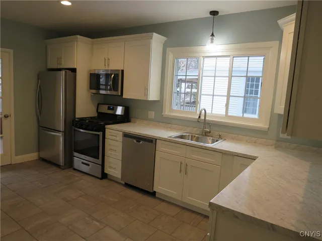 $1,800 | 1725 James Street, Unit 1, Syracuse, NY 13206