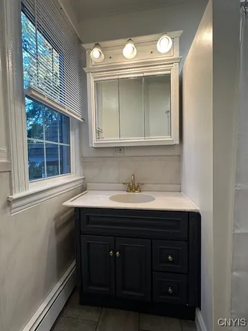 $1,800 | 1725 James Street, Unit 1, Syracuse, NY 13206