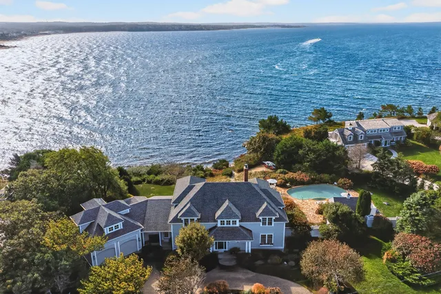 a view of a livingroom with furniture and windows