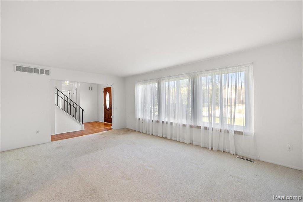 5071 Patrick Road West Bloomfield, MI 48322 - Photo 14 of 30 Gallery Image 14