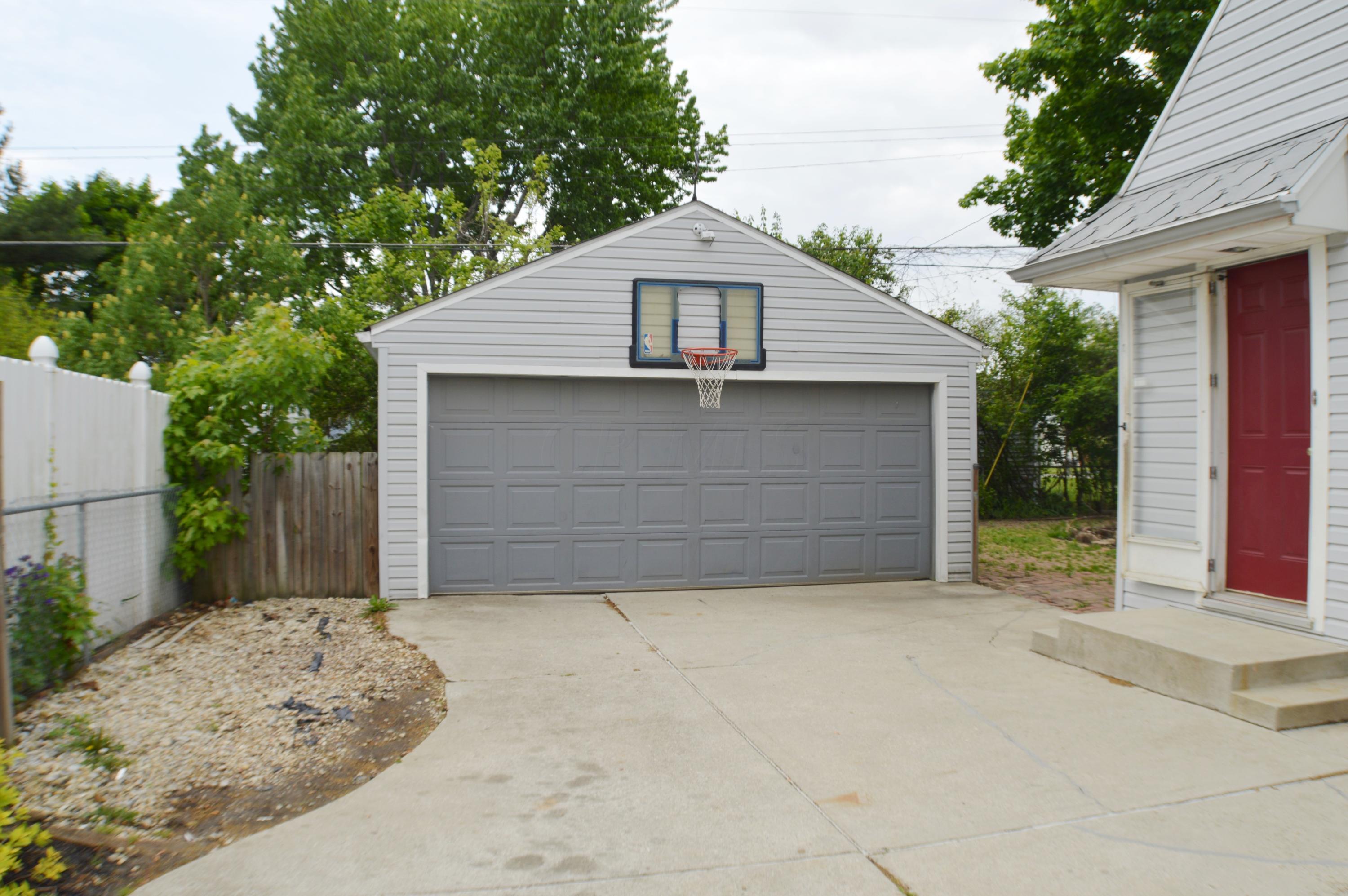2889 Hampton Road South Columbus, OH 43232 - Photo 3 of 21 Gallery Image 3