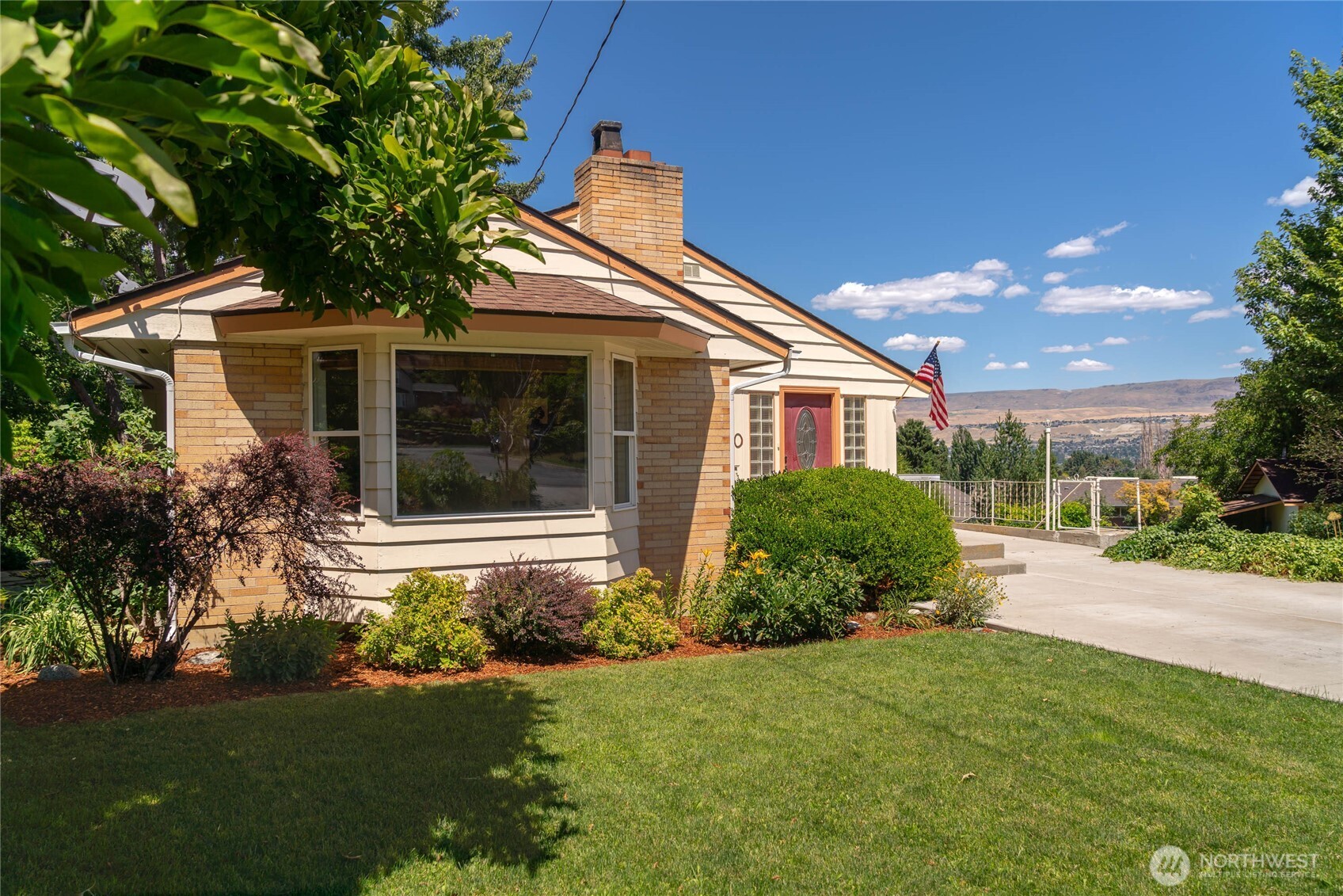 1310 Red Apple Road Wenatchee, WA 98801 - Photo 5 of 39