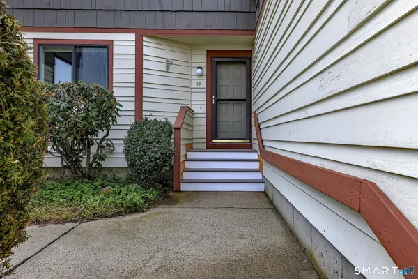 $595,000 | 2 Old Town Highway, Unit 39, East Haven, CT 06512