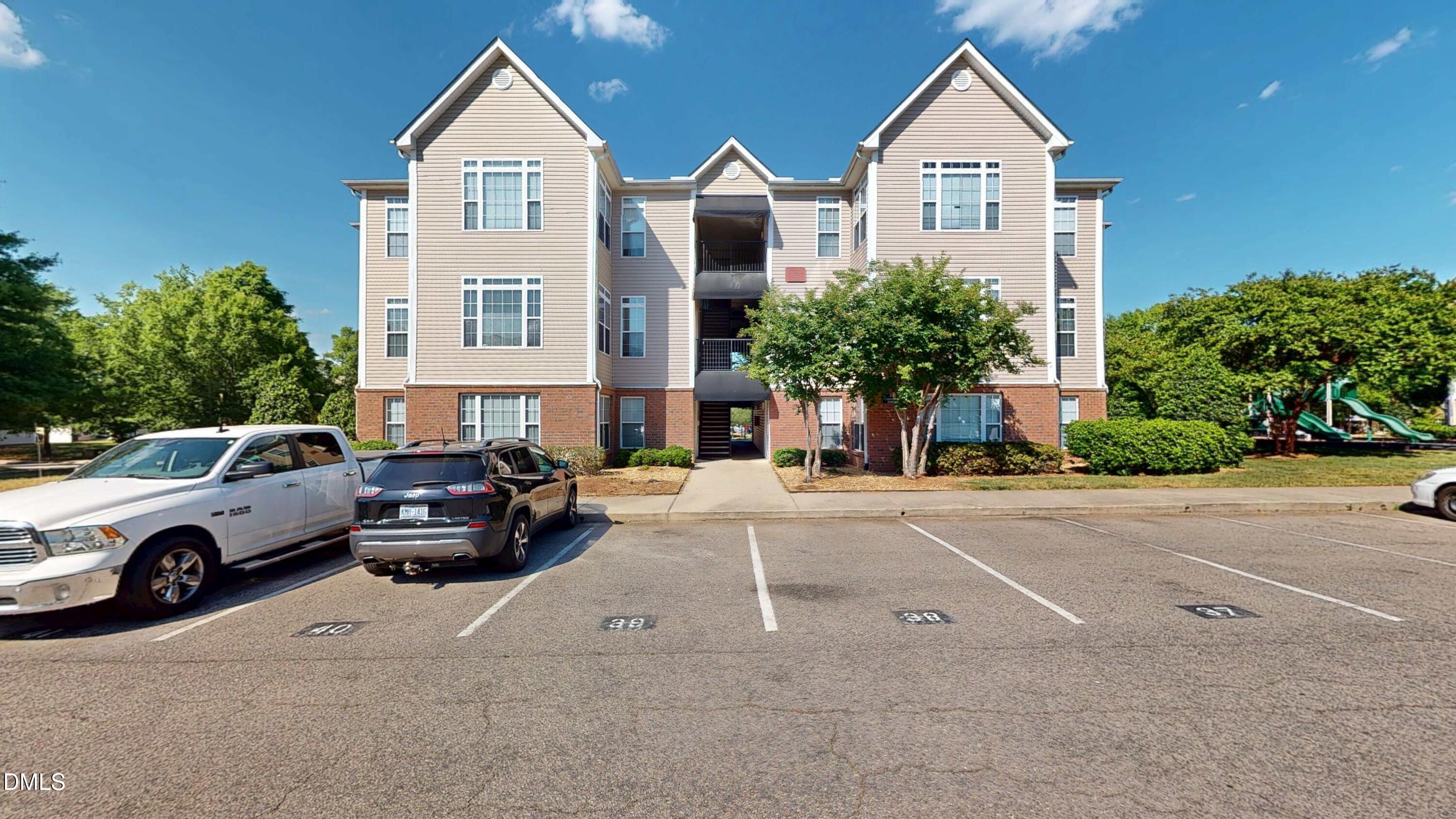 2501 Huntscroft Lane, Unit 100 Raleigh, NC 27617 - Photo 2 of 39