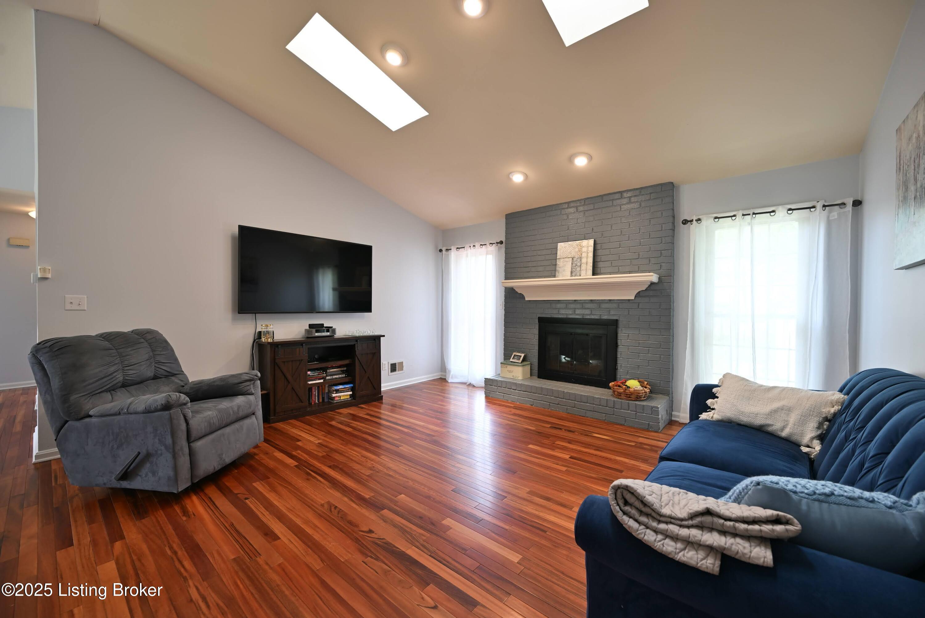 2813 Dandor Road Louisville, KY 40220 - Photo 7 of 30 Living Room