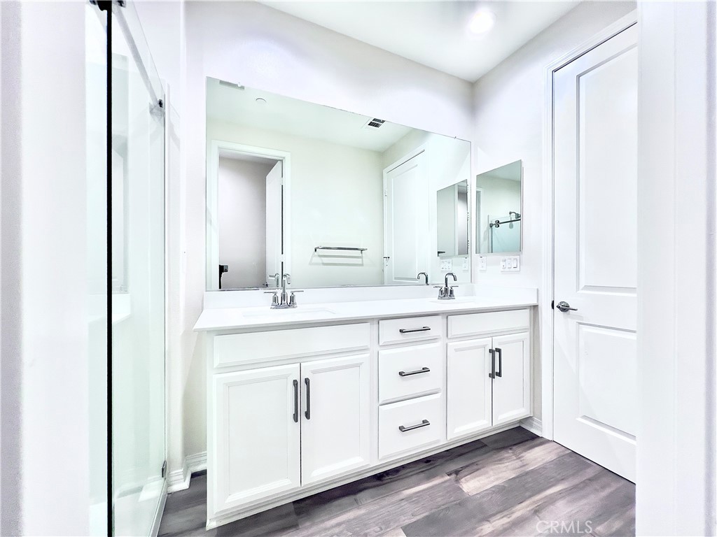 110 Keeper Irvine, CA 92618 - Photo 25 of 32 Primary bedroom bath view #2