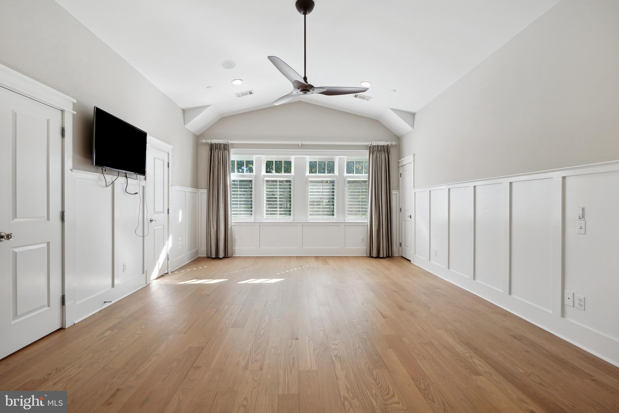 7904 Glenbrook Road Bethesda, MD 20814 - Photo 16 of 33 Owner's Suite