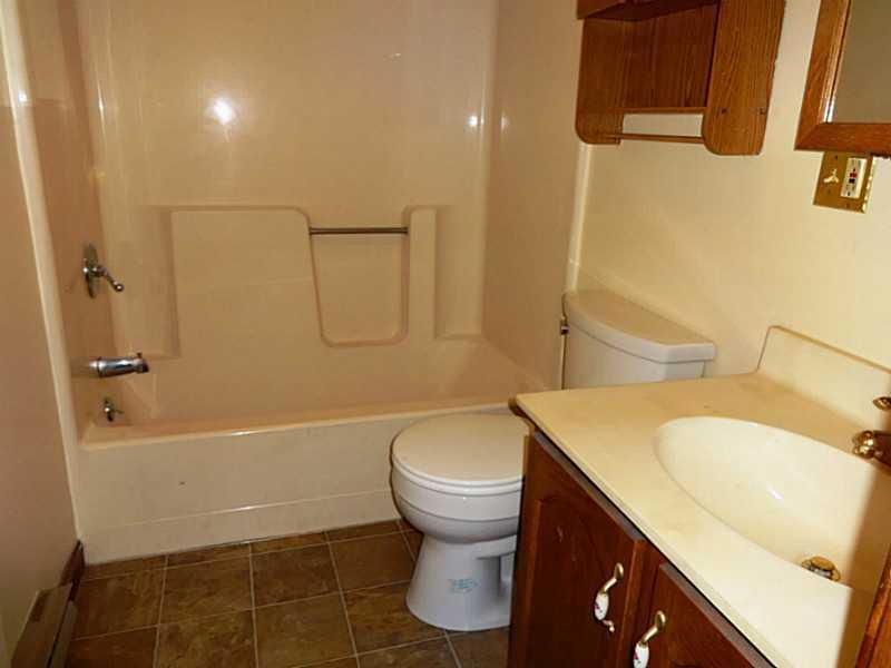 39 Smithwheel Road, Unit 4 Old Orchard Beach, ME 04064 - Photo 4 of 8 Bathroom.
