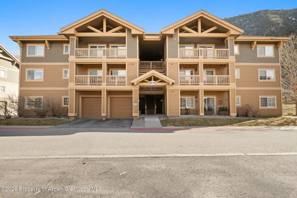 $2,300 | 410 River View Drive, Unit 305, New Castle, CO 81647