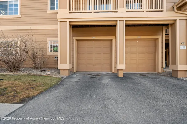 $2,300 | 410 River View Drive, Unit 305, New Castle, CO 81647