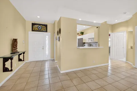 $395,000 | 10585 Royal Caribbean Circle, Boynton Beach, FL 33437