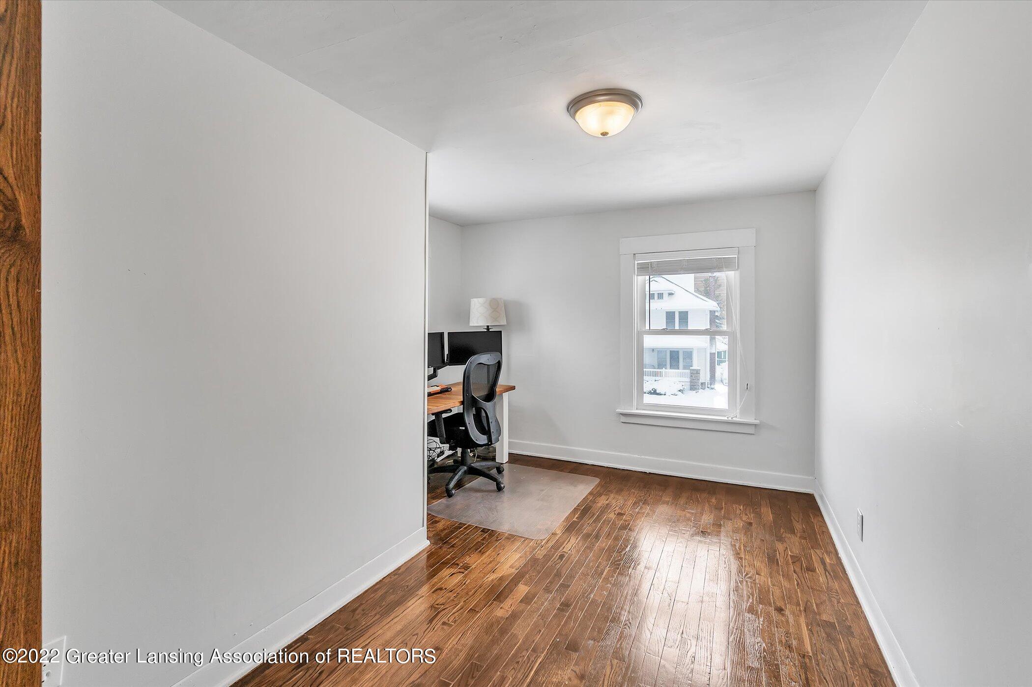 310 Strathmore Road Lansing, MI 48910 - Photo 22 of 35 22-310-Strathmore-Rd-WindowStill-Real-Es