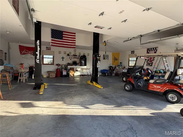 $449,900 | 23110 Roselawn Drive, Lebanon, MO 65536