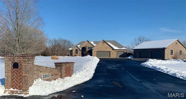 $449,900 | 23110 Roselawn Drive, Lebanon, MO 65536