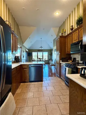 $449,900 | 23110 Roselawn Drive, Lebanon, MO 65536