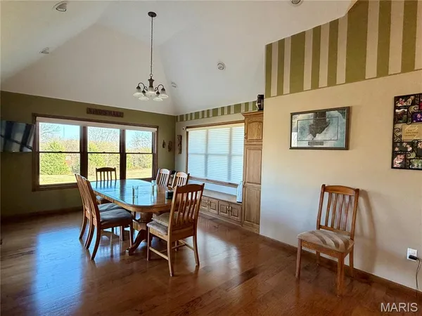 $449,900 | 23110 Roselawn Drive, Lebanon, MO 65536