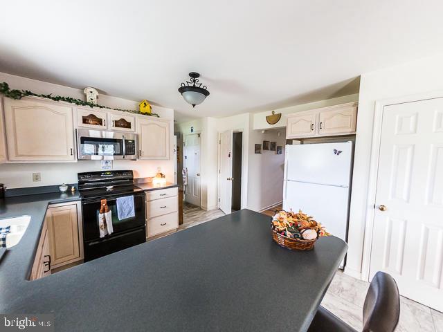38 Viscount Place Lititz, PA 17543 - Photo 15 of 56