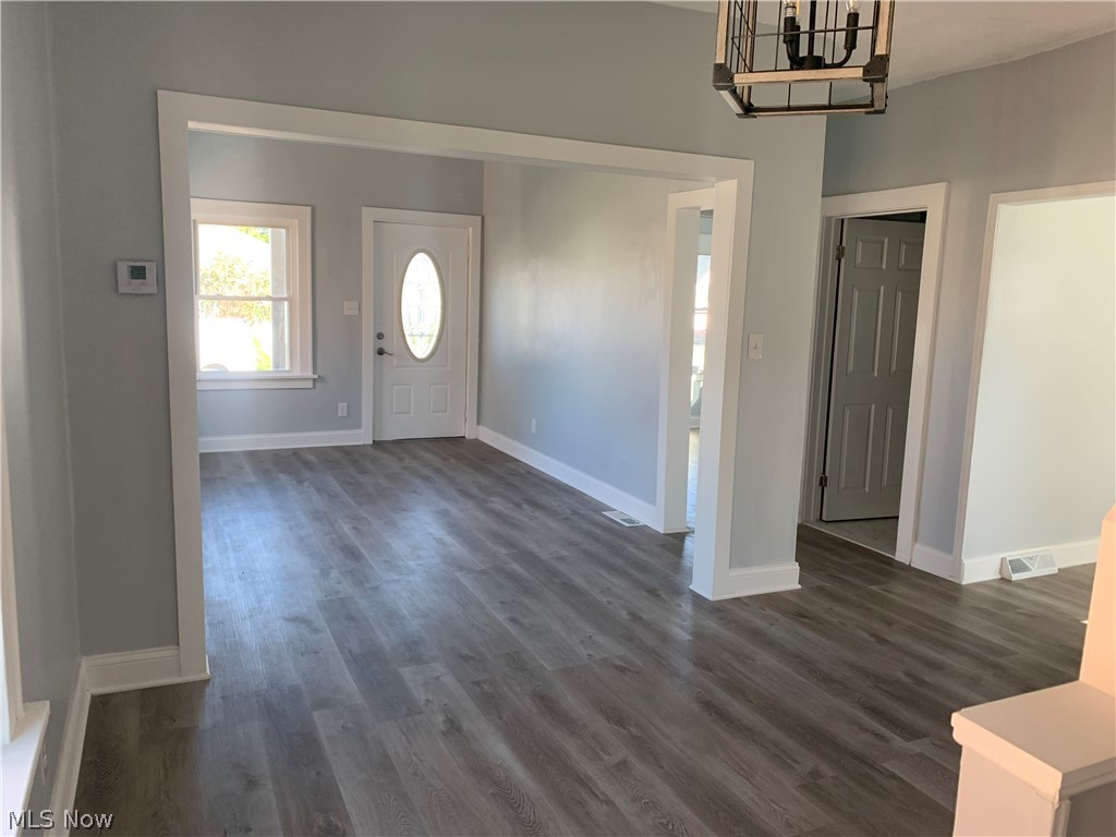 8111 Spring Garden Road Cleveland, OH 44129 - Photo 5 of 29