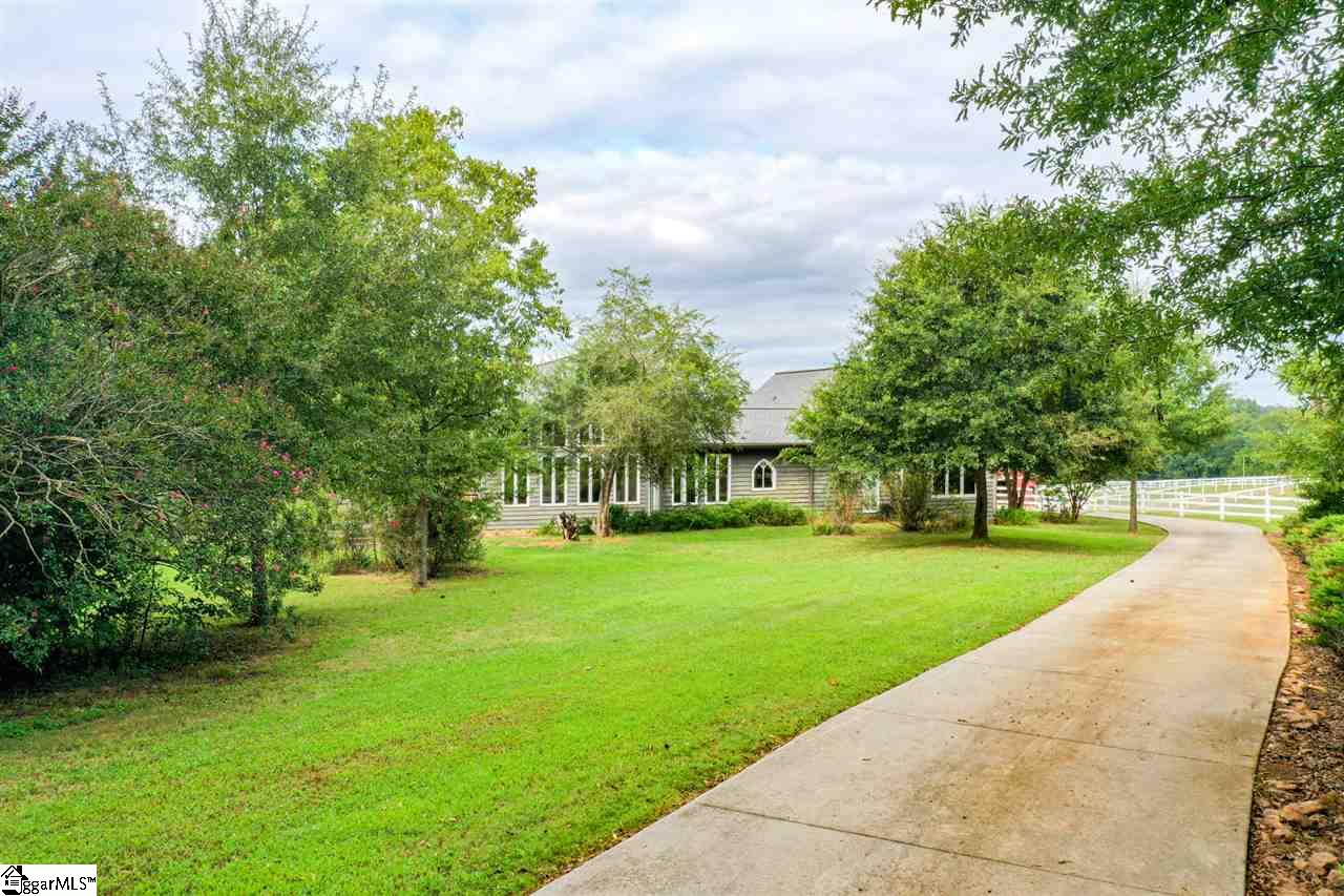565 Barnett Road Greer, SC 29651 - Photo 3 of 36