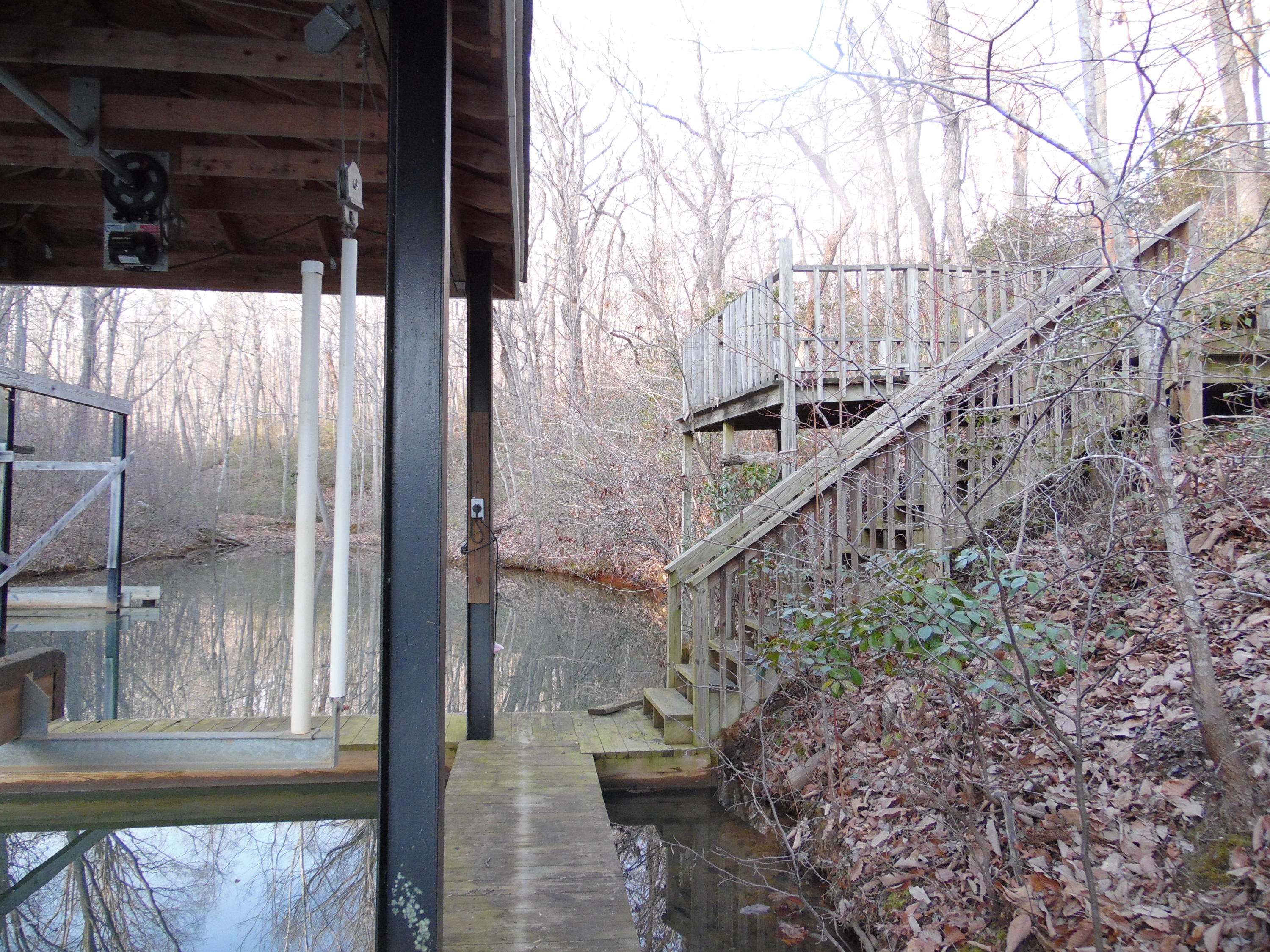 129 Thunder Ridge Road Huddleston, VA 24104 - Photo 70 of 72 Dock & deck above shoreline