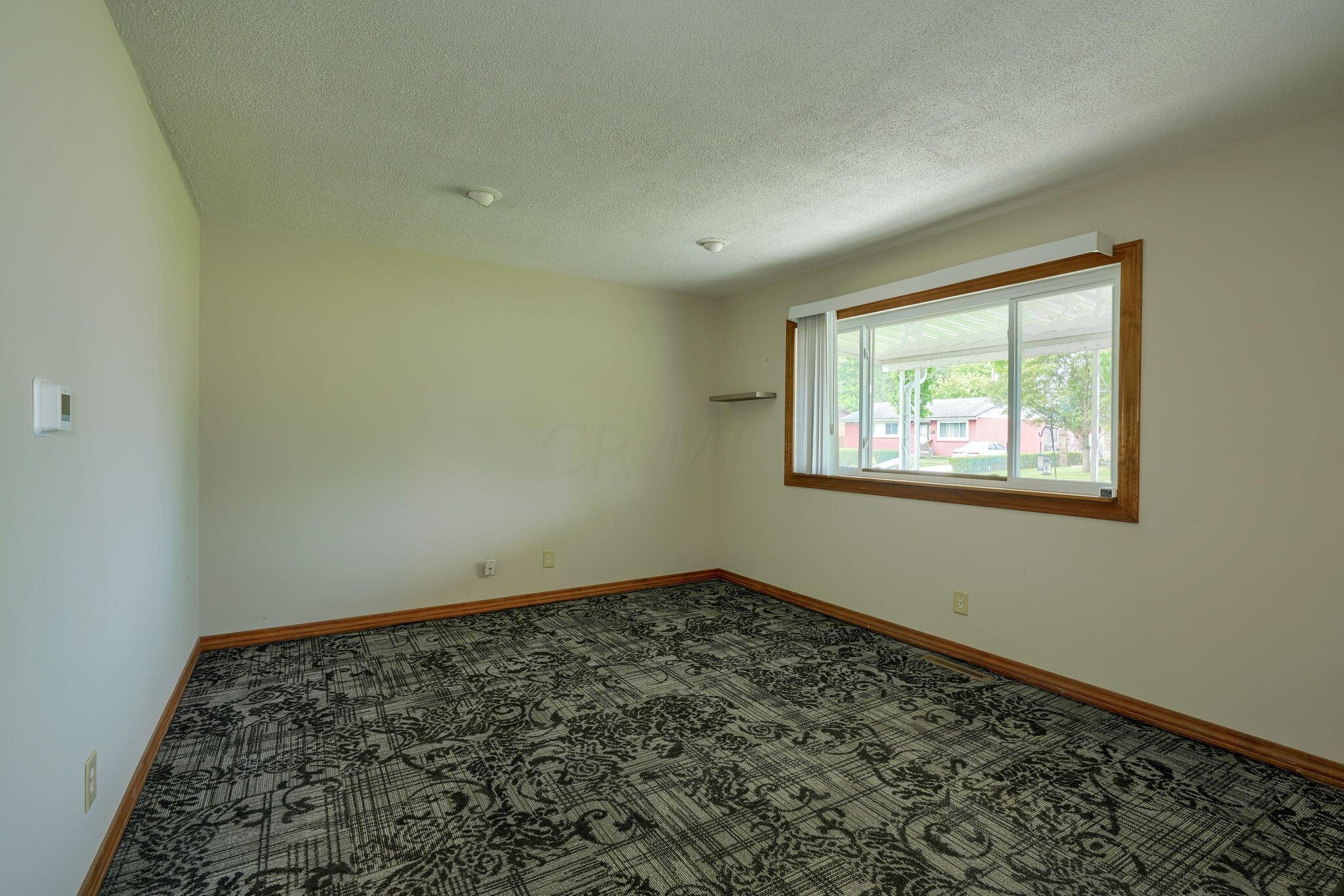 3792 Wade Road Columbus, OH 43232 - Photo 11 of 39 3792 Wade Rd (8)