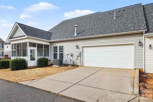 $369,999 | 9902 Portaferry Drive, Unit 5043, Charlotte, NC 28213