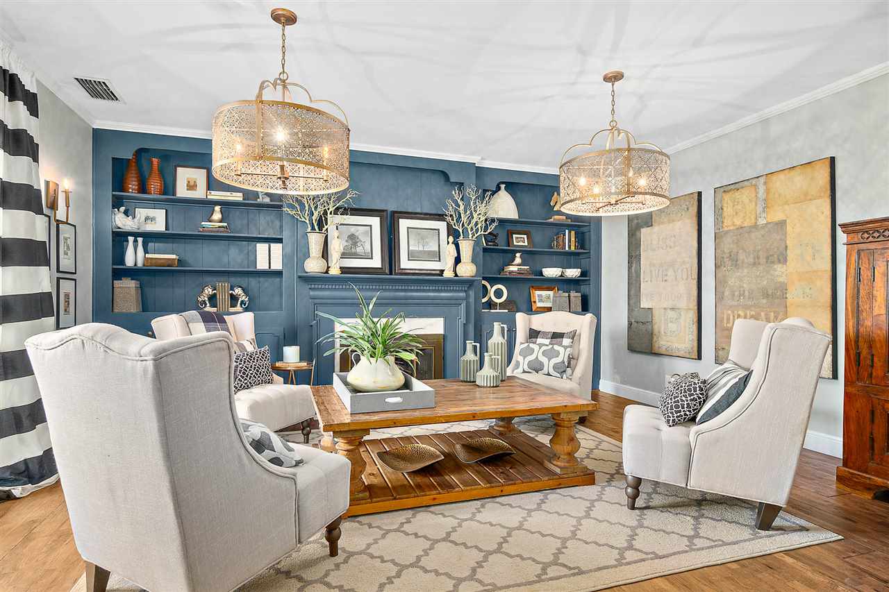 205 Oglethorpe Boulevard St. Augustine, FL 32080 - Photo 18 of 48 a living room with furniture a chandelier and a chandelier