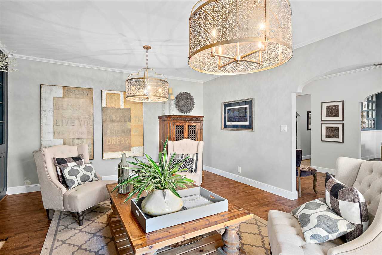 205 Oglethorpe Boulevard St. Augustine, FL 32080 - Photo 22 of 48 a living room with furniture and a chandelier