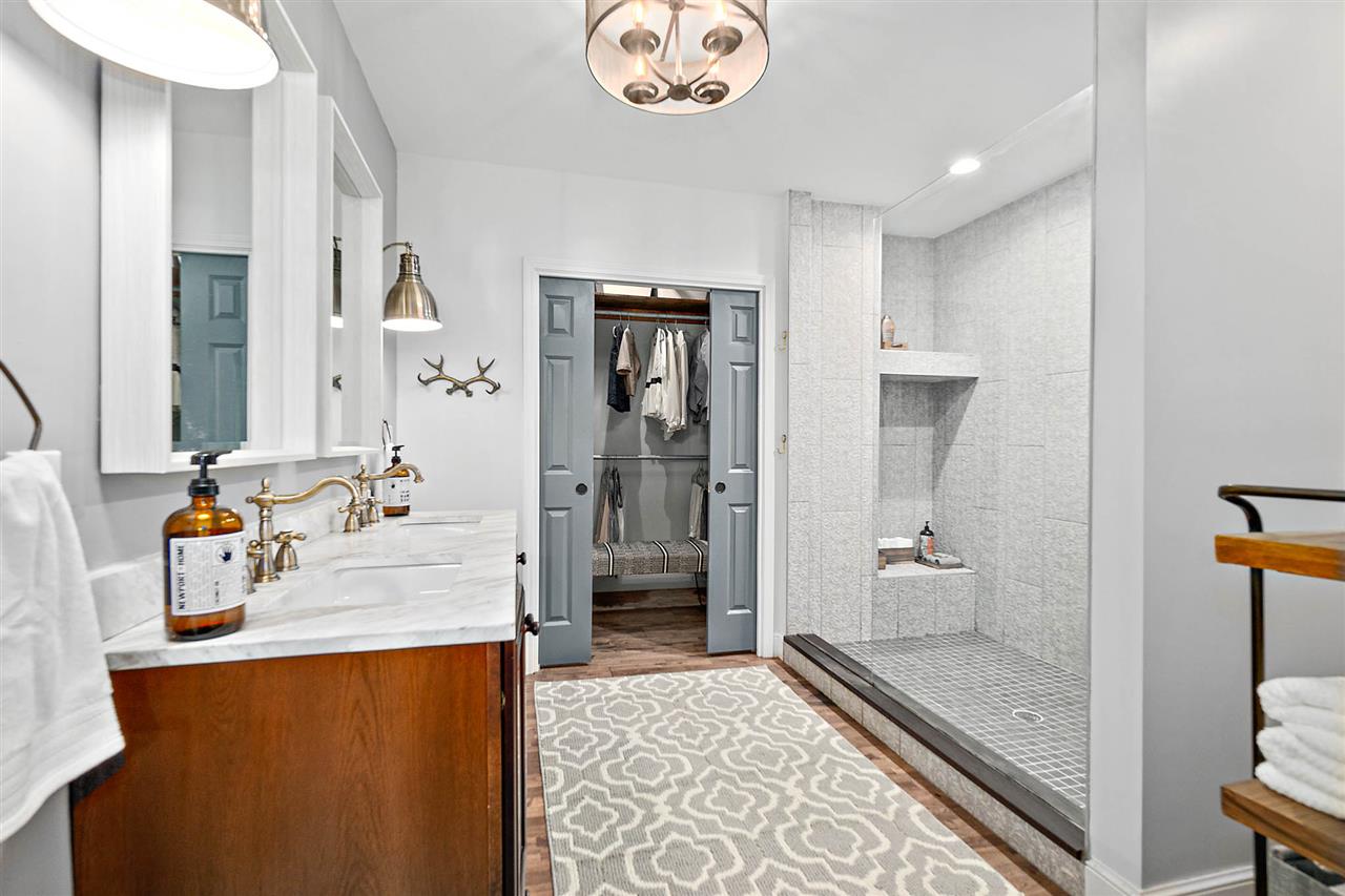 205 Oglethorpe Boulevard St. Augustine, FL 32080 - Photo 26 of 48 a en suite bathroom with a granite countertop sink and a mirror
