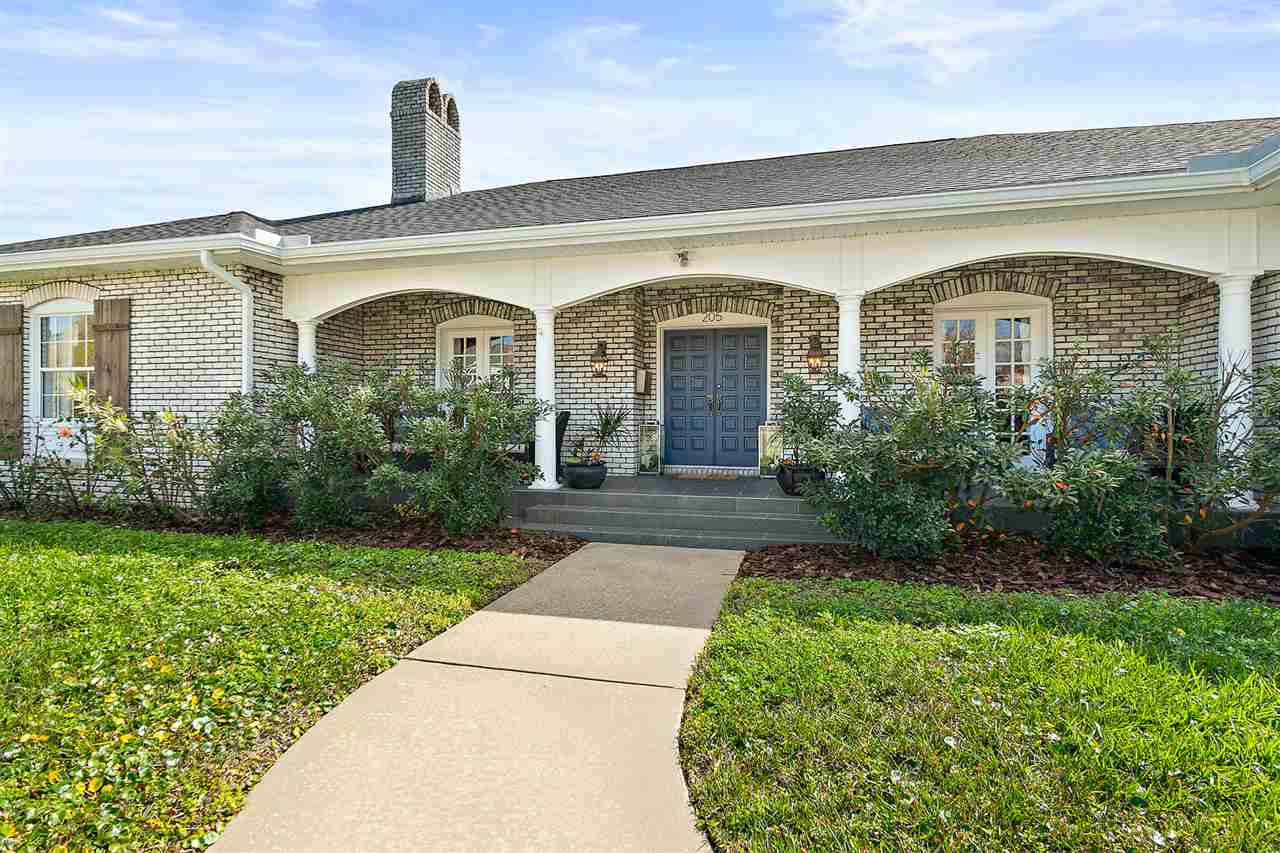 205 Oglethorpe Boulevard St. Augustine, FL 32080 - Photo 48 of 48 a front view of a house with garden